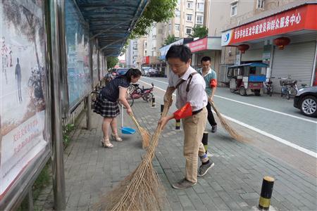 8方策参加社区卫生大扫除.JPG