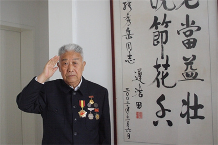 张秀岳回忆起当年，很想念那些“光荣”的战友.jpg
