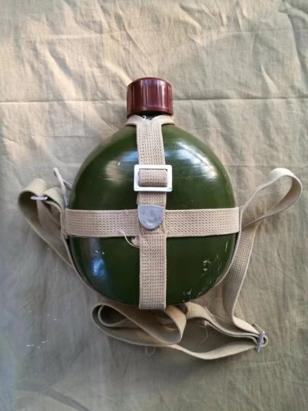 皮带布包老水壶：40年前战场建功 40年后写满回忆
