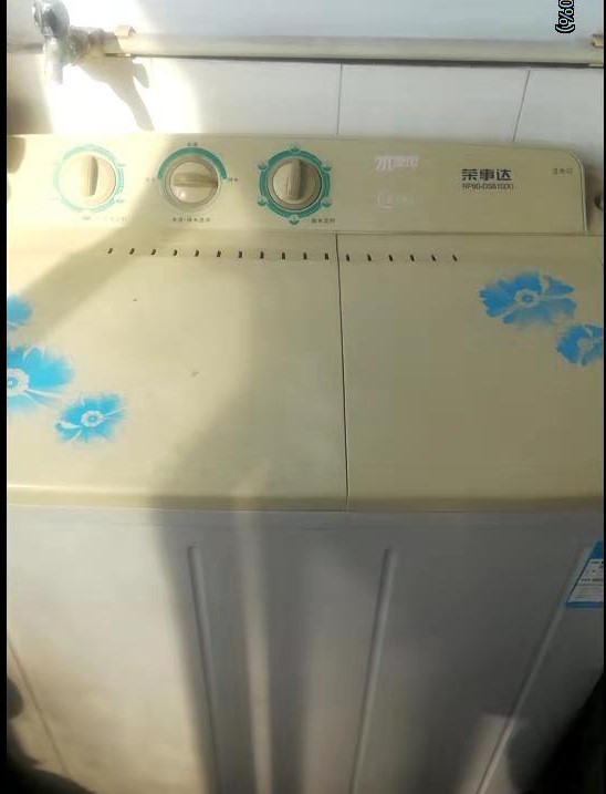 一台半自动洗衣机 承载说不尽的“小别离”